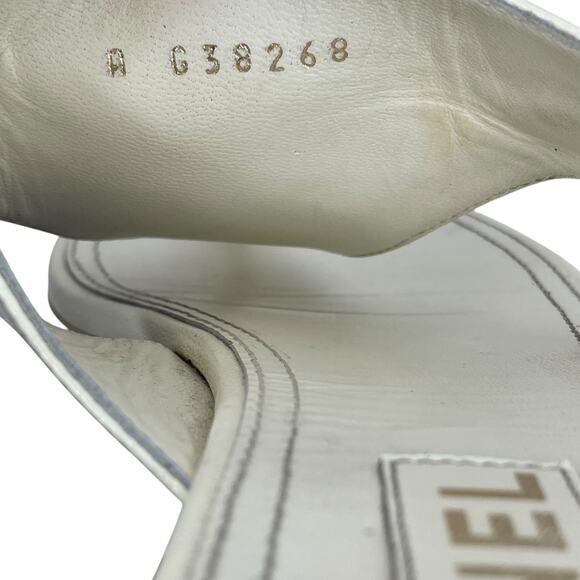 Chanel Pearl & Chain CC Logo Embellished Thong Sandal White Size 40 - Picture 12 of 14